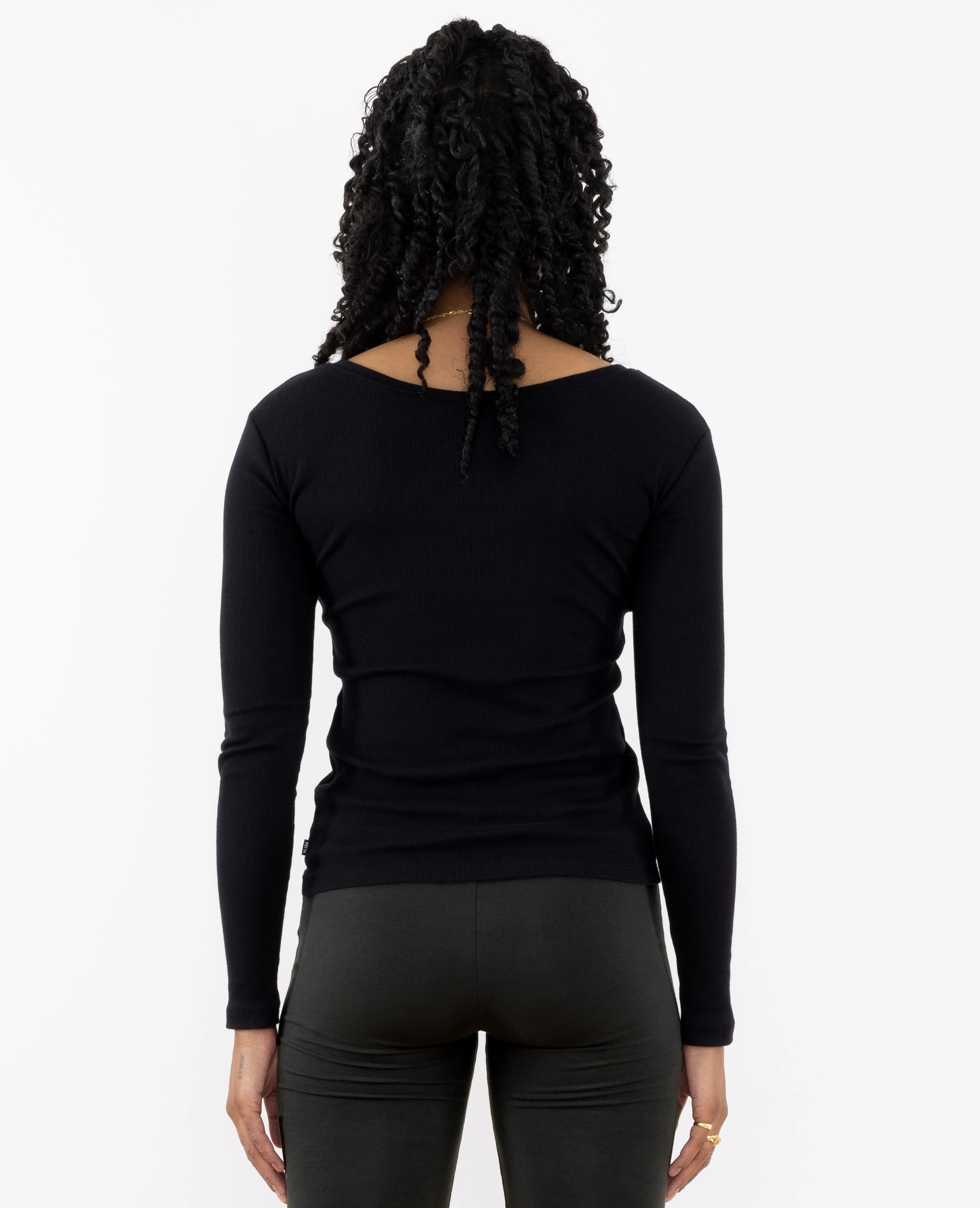 Patta Femme Basic Scoop Longsleeve T-Shirt (Black)